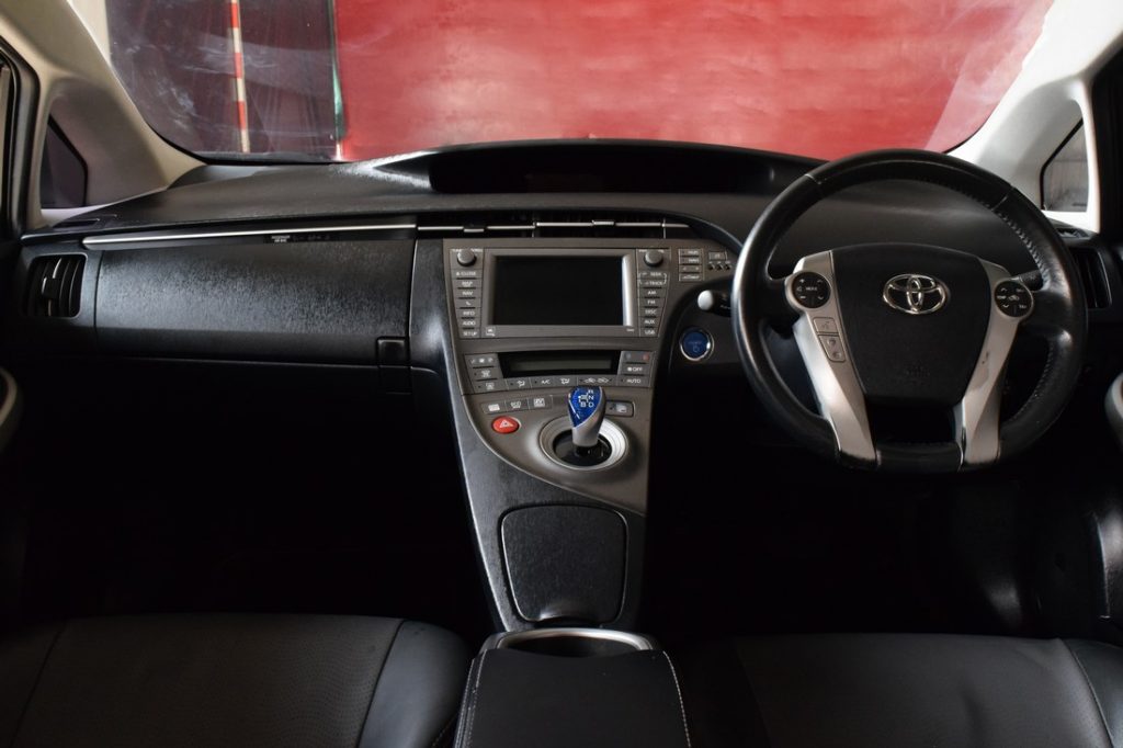 คอนโซลหน้า Toyota Prius มือสอง